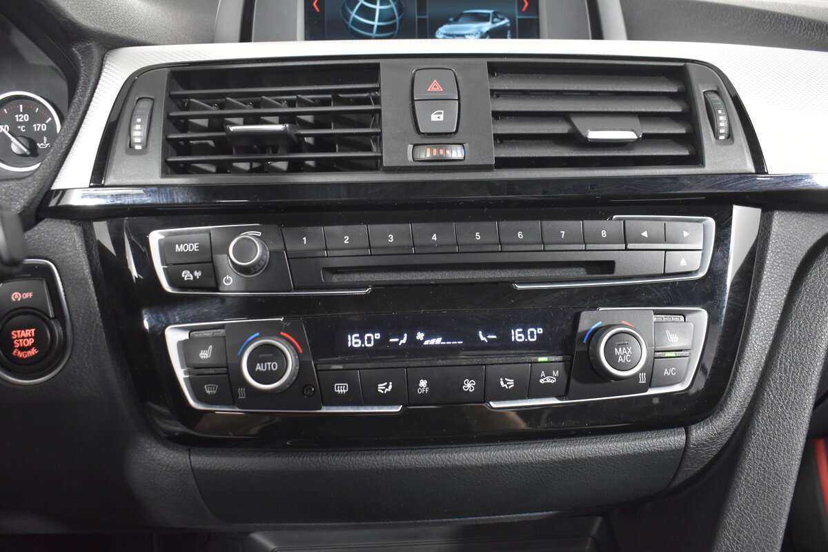 BMW 3 серии с пробегом — 2016 год. Фото: #14