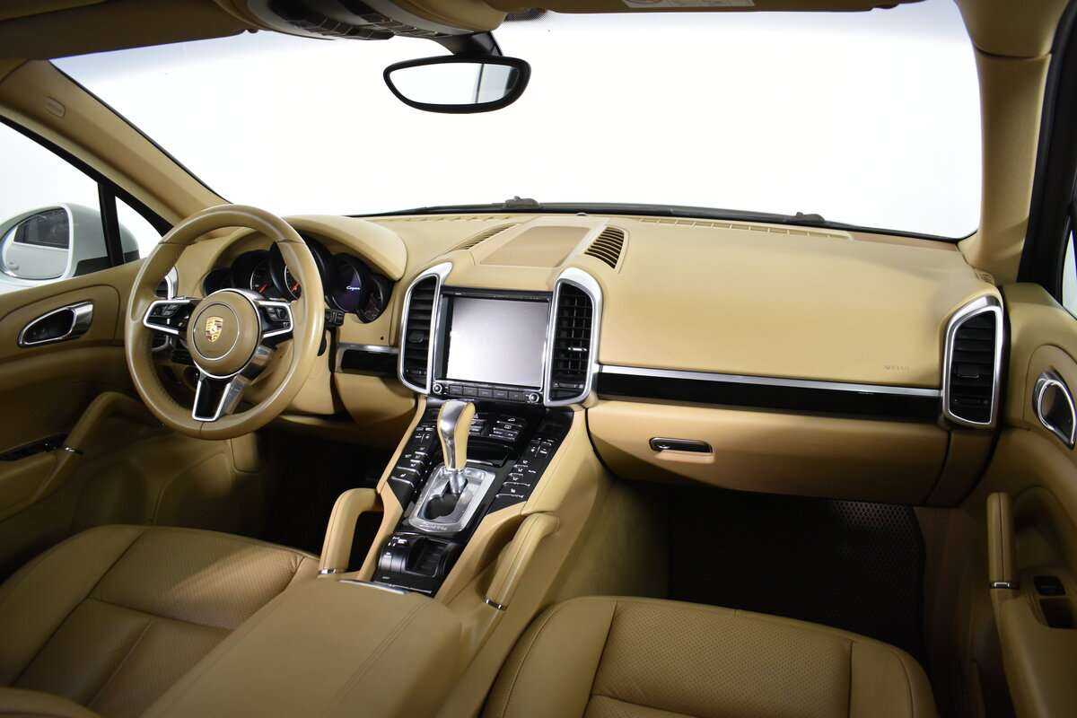 Porsche Cayenne с пробегом — 2015 год. Фото: #10