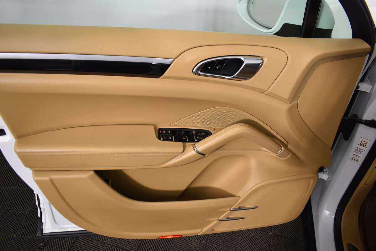 Porsche Cayenne с пробегом — 2015 год. Фото: #13