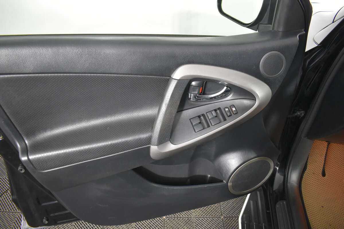 Toyota RAV4 с пробегом — 2008 год. Фото: #11