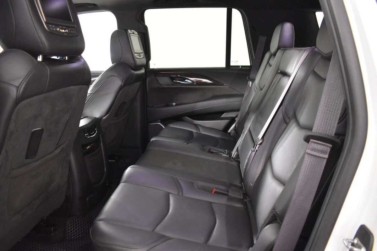 Cadillac Escalade с пробегом — 2016 год. Фото: #10