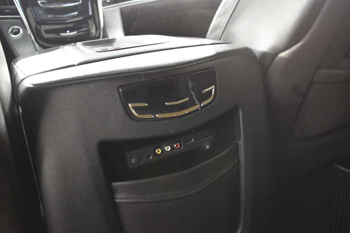 Cadillac Escalade с пробегом — 2016 год. Фото: #14