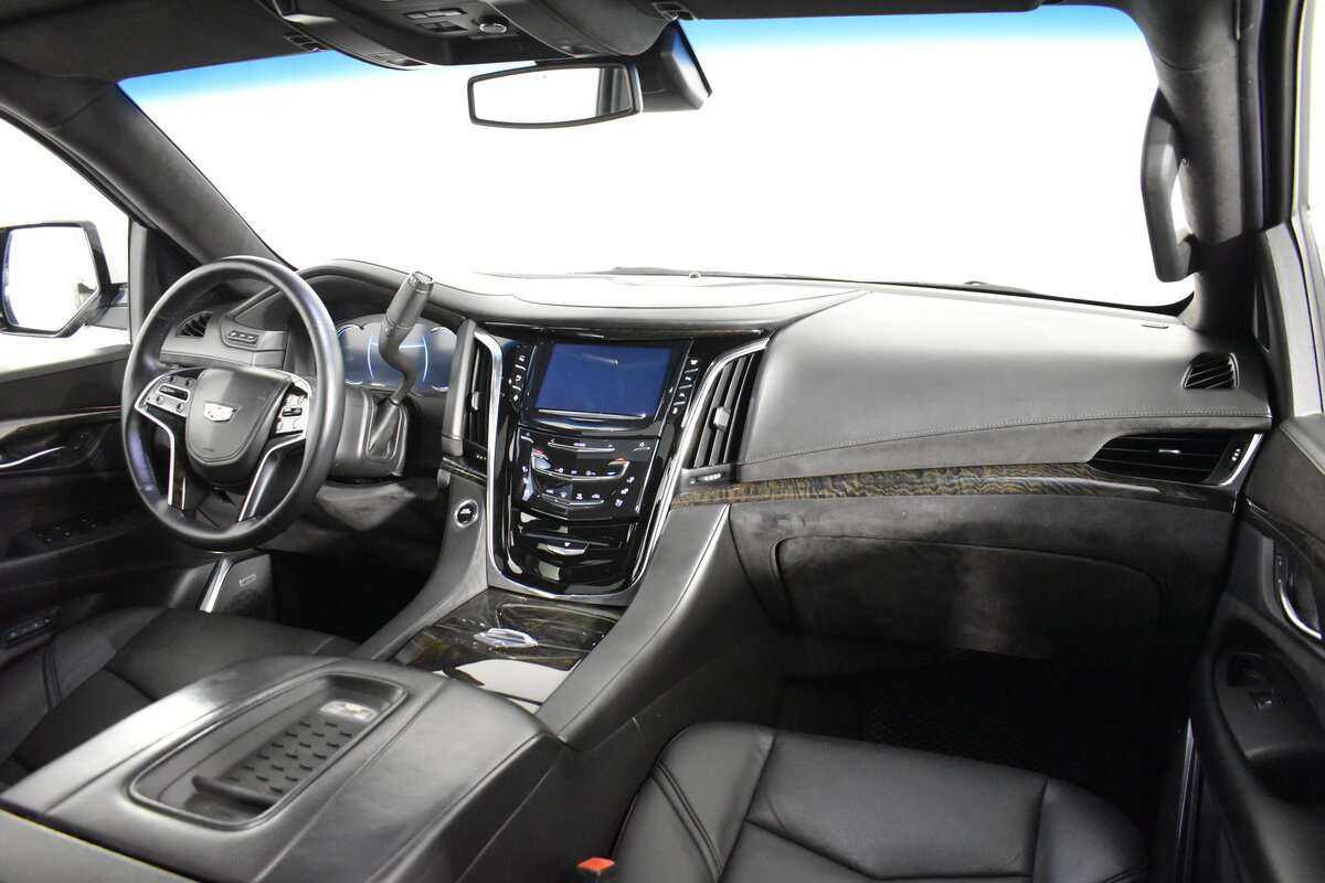 Cadillac Escalade с пробегом — 2016 год. Фото: #19