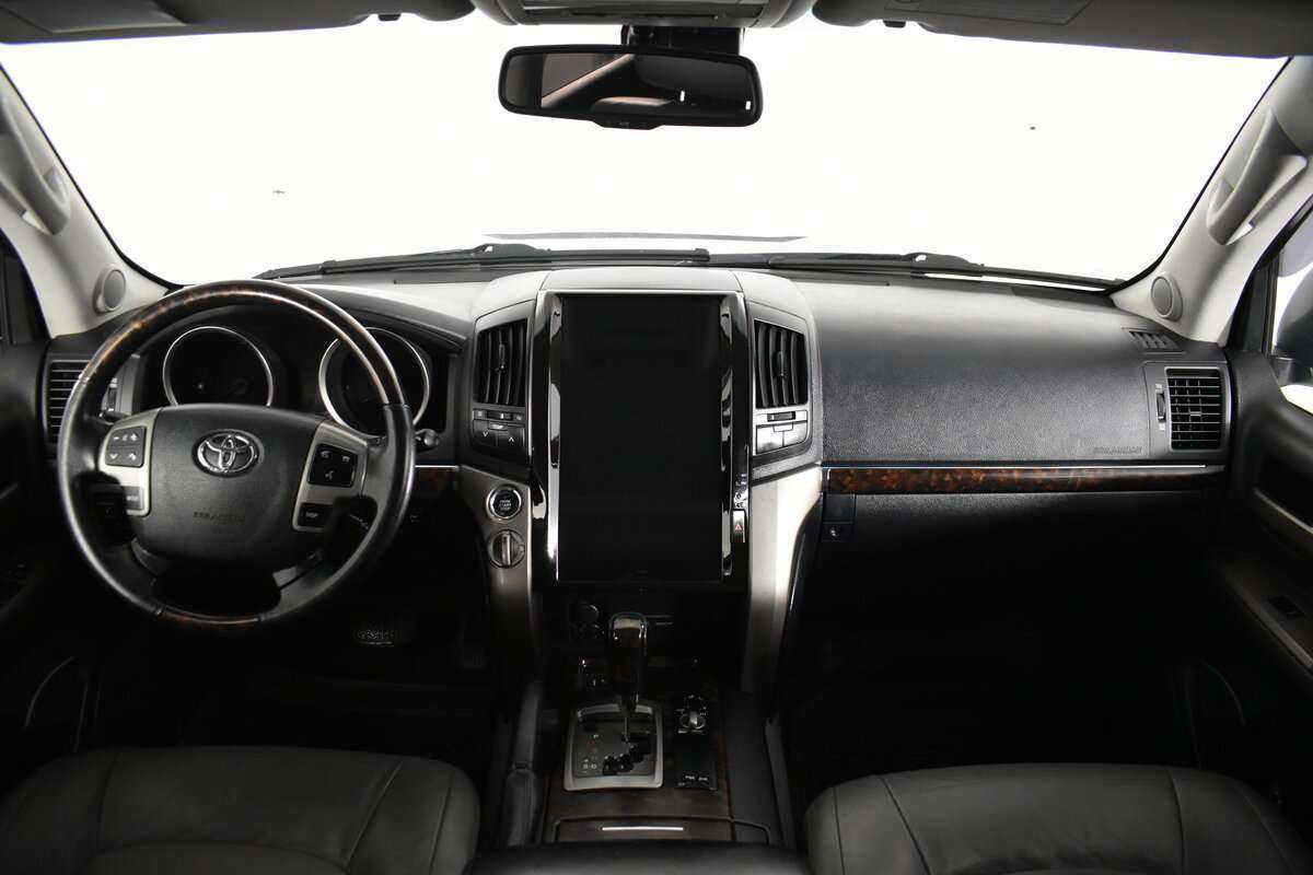 Toyota Land Cruiser с пробегом — 2010 год. Фото: #10