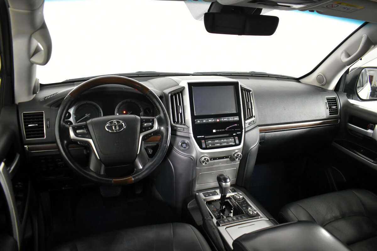 Toyota Land Cruiser с пробегом — 2016 год. Фото: #7
