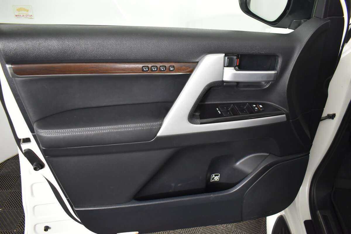 Toyota Land Cruiser с пробегом — 2016 год. Фото: #14