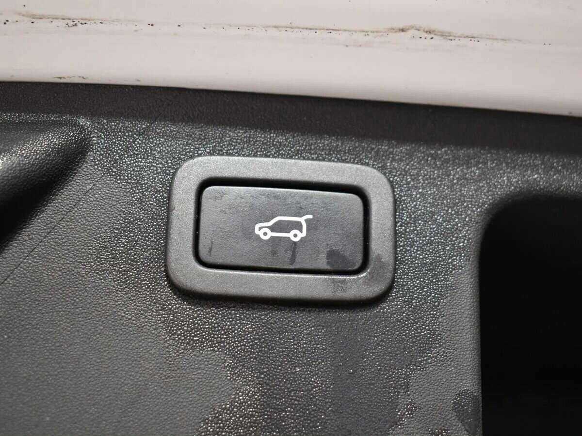 Land Rover Discovery Sport с пробегом — 2016 год. Фото: #4