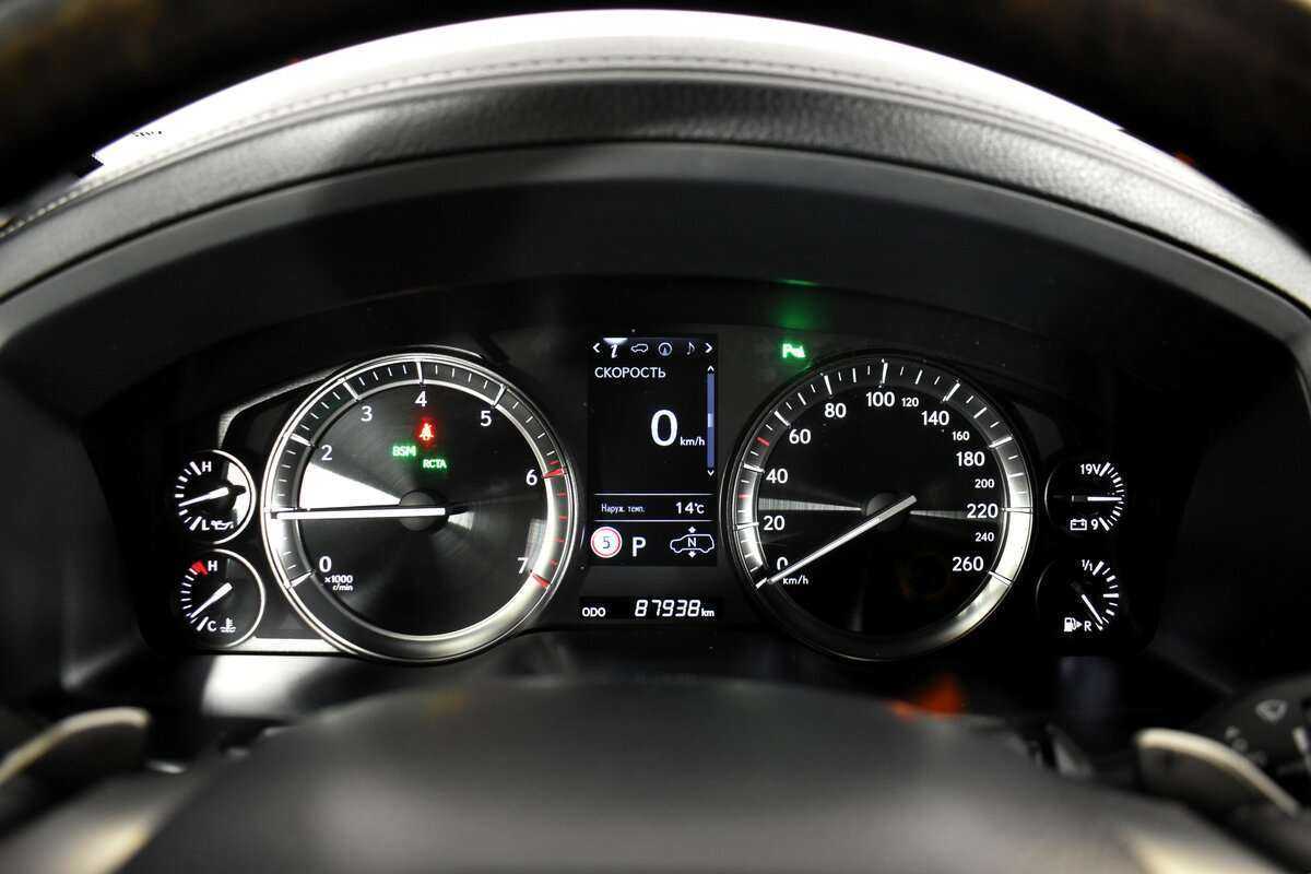 Lexus LX с пробегом — 2016 год. Фото: #6