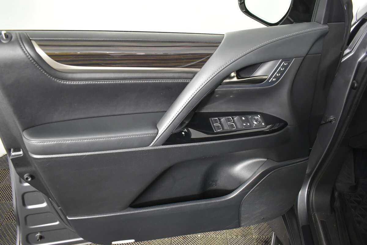 Lexus LX с пробегом — 2016 год. Фото: #15