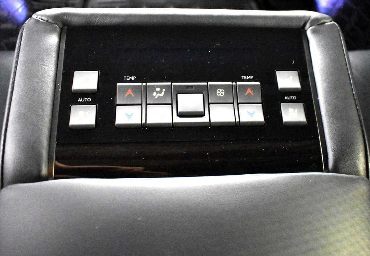 Lexus LX с пробегом — 2016 год. Фото: #17