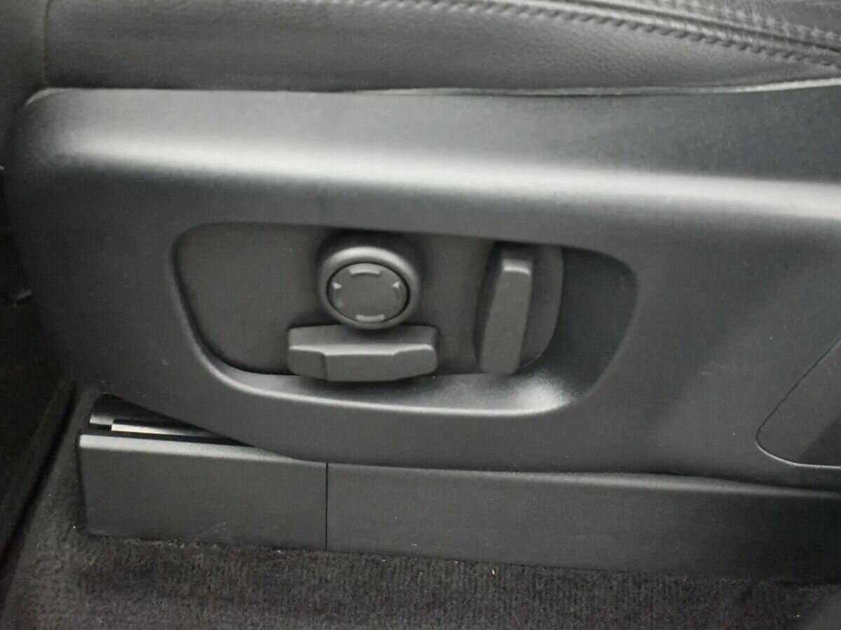 Land Rover Discovery с пробегом — 2018 год. Фото: #10