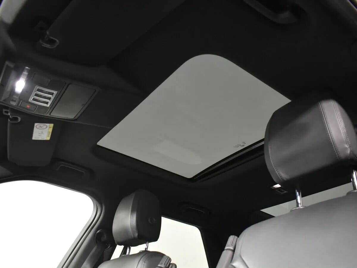 Land Rover Discovery с пробегом — 2018 год. Фото: #11