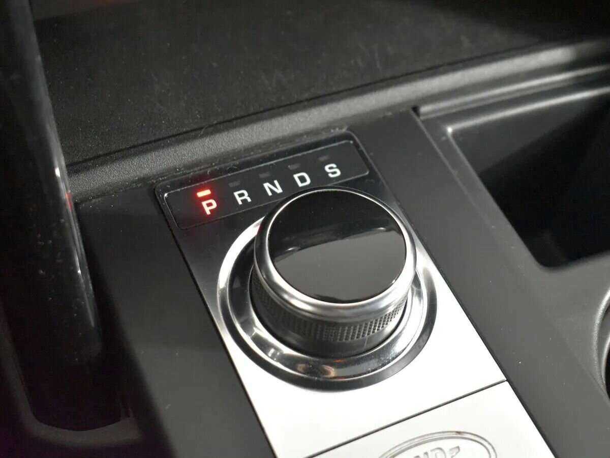 Land Rover Discovery с пробегом — 2018 год. Фото: #17