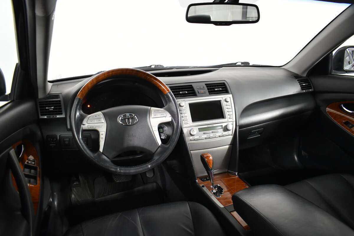Toyota Camry с пробегом — 2010 год. Фото: #11