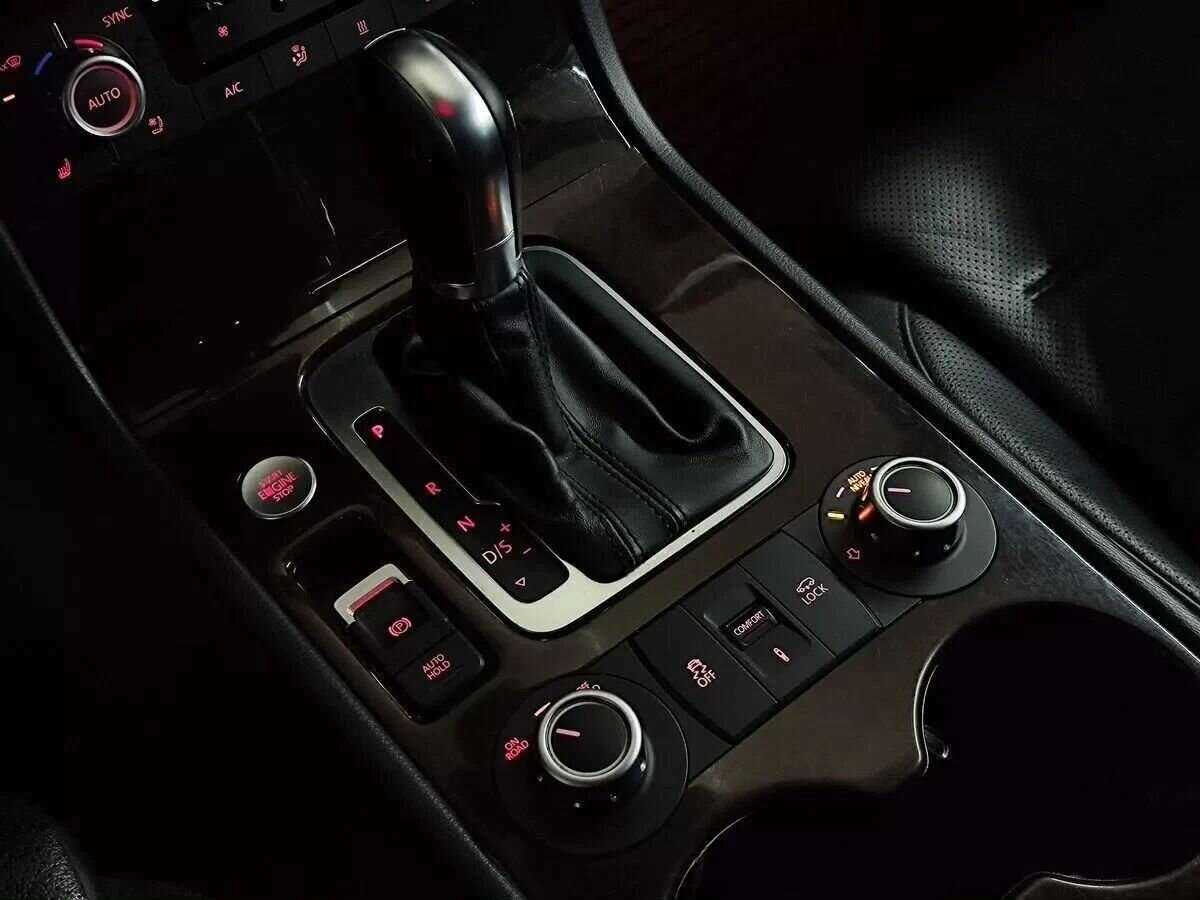 Volkswagen Touareg с пробегом — 2014 год. Фото: #13