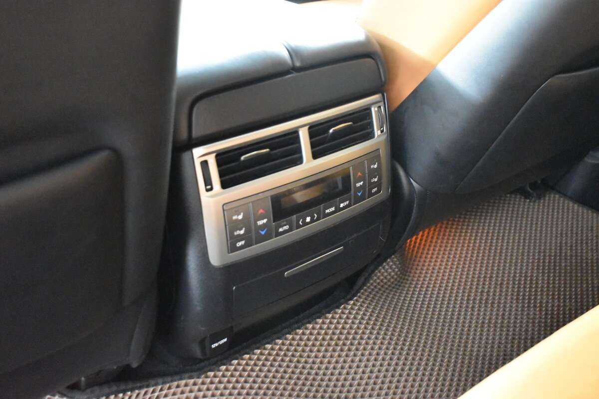 Lexus LX с пробегом — 2013 год. Фото: #6