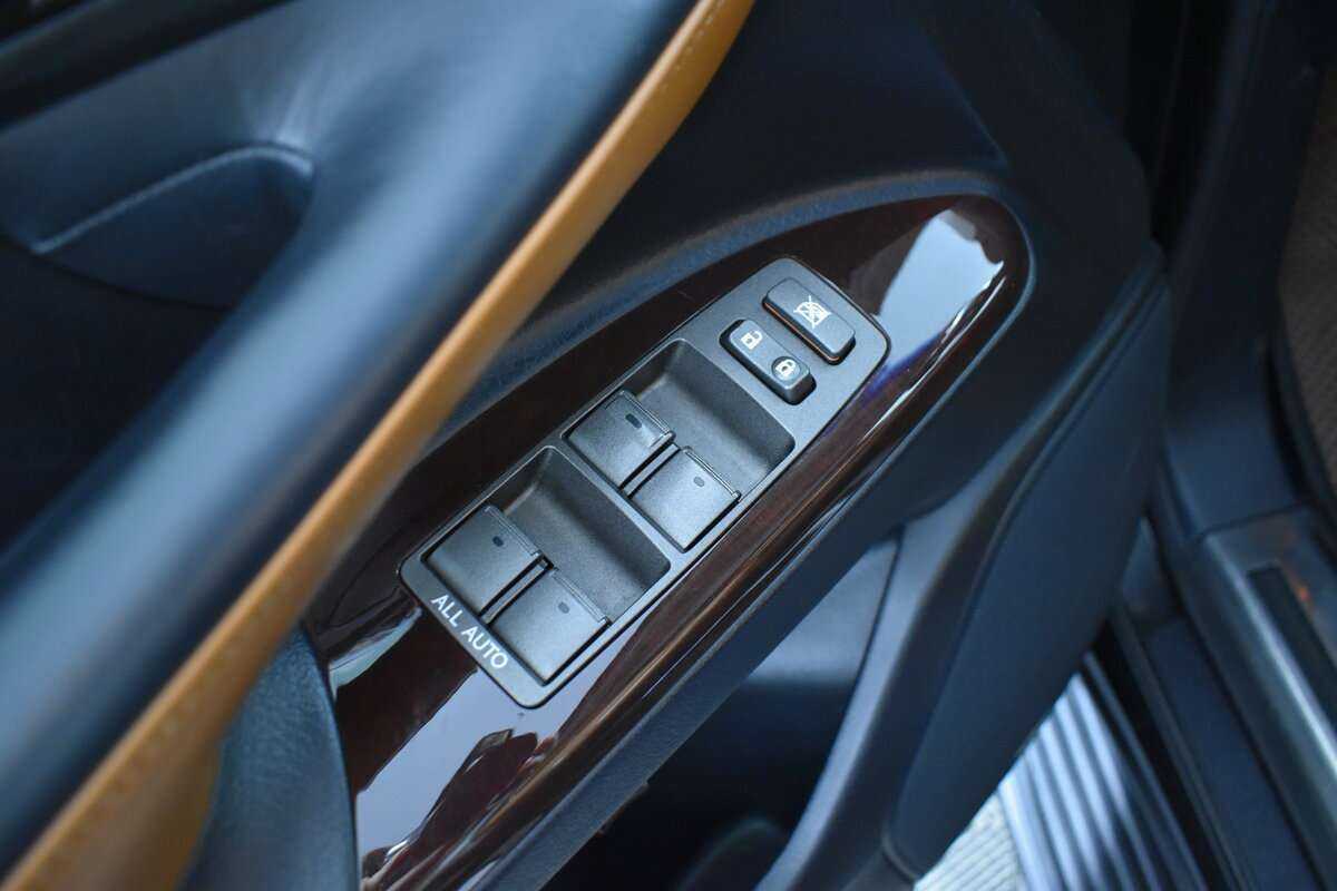 Lexus LX с пробегом — 2013 год. Фото: #8