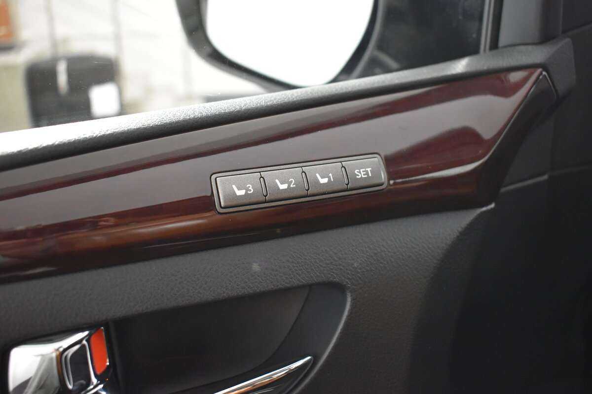 Lexus LX с пробегом — 2013 год. Фото: #9