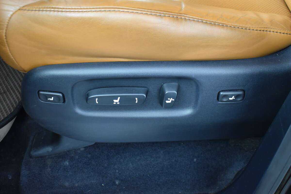 Lexus LX с пробегом — 2013 год. Фото: #10