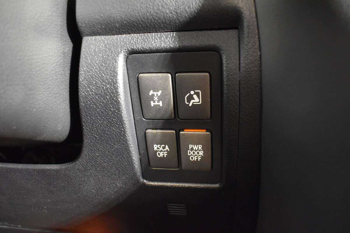 Lexus LX с пробегом — 2013 год. Фото: #15