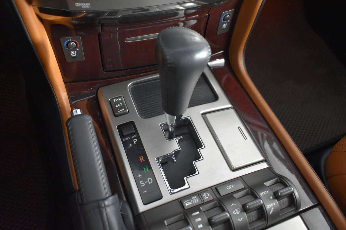 Lexus LX с пробегом — 2013 год. Фото: #18