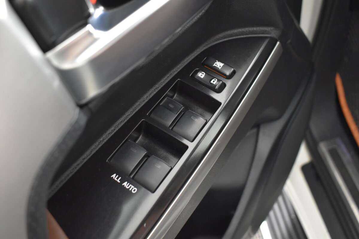 Toyota Land Cruiser с пробегом — 2016 год. Фото: #8