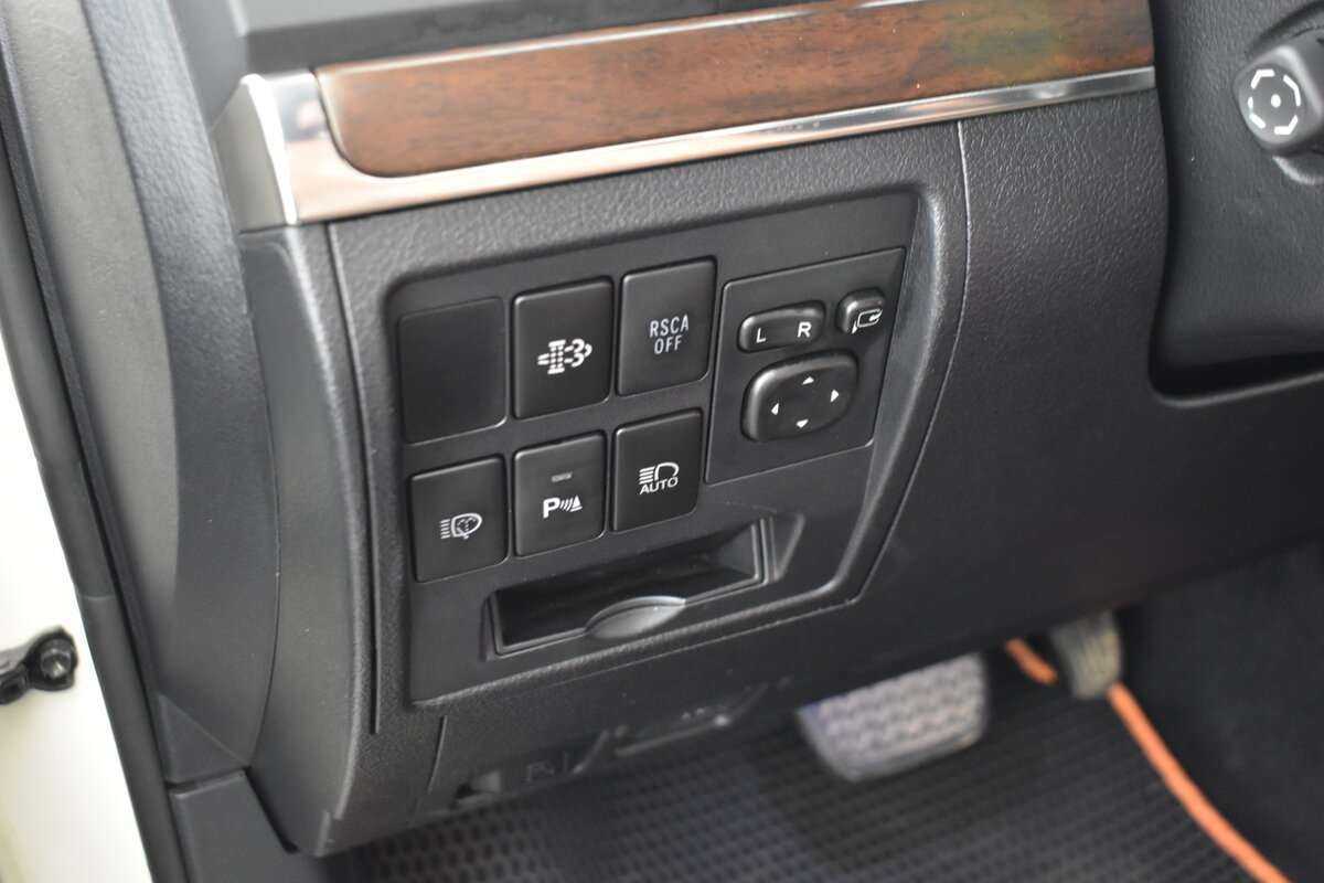 Toyota Land Cruiser с пробегом — 2016 год. Фото: #10