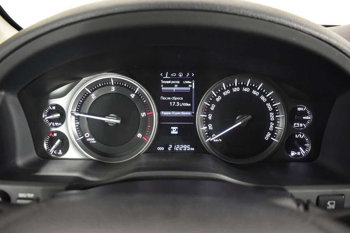 Toyota Land Cruiser с пробегом — 2016 год. Фото: #17