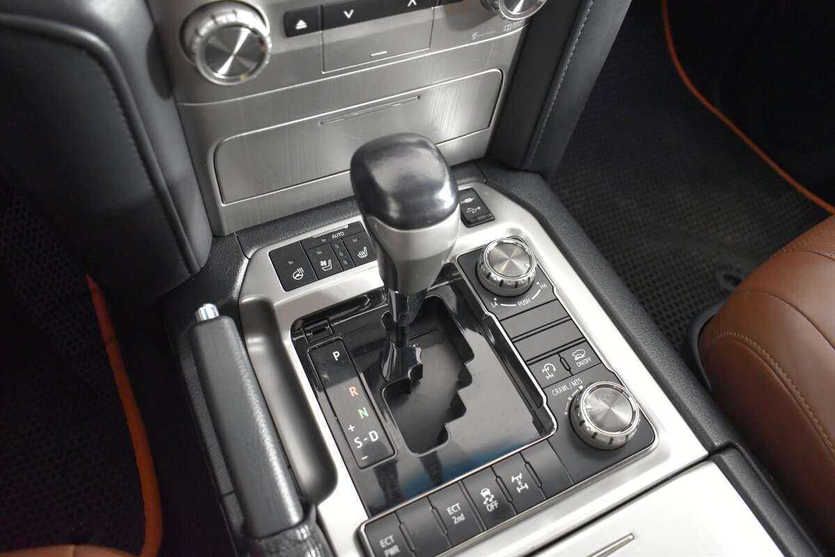 Toyota Land Cruiser с пробегом — 2016 год. Фото: #18