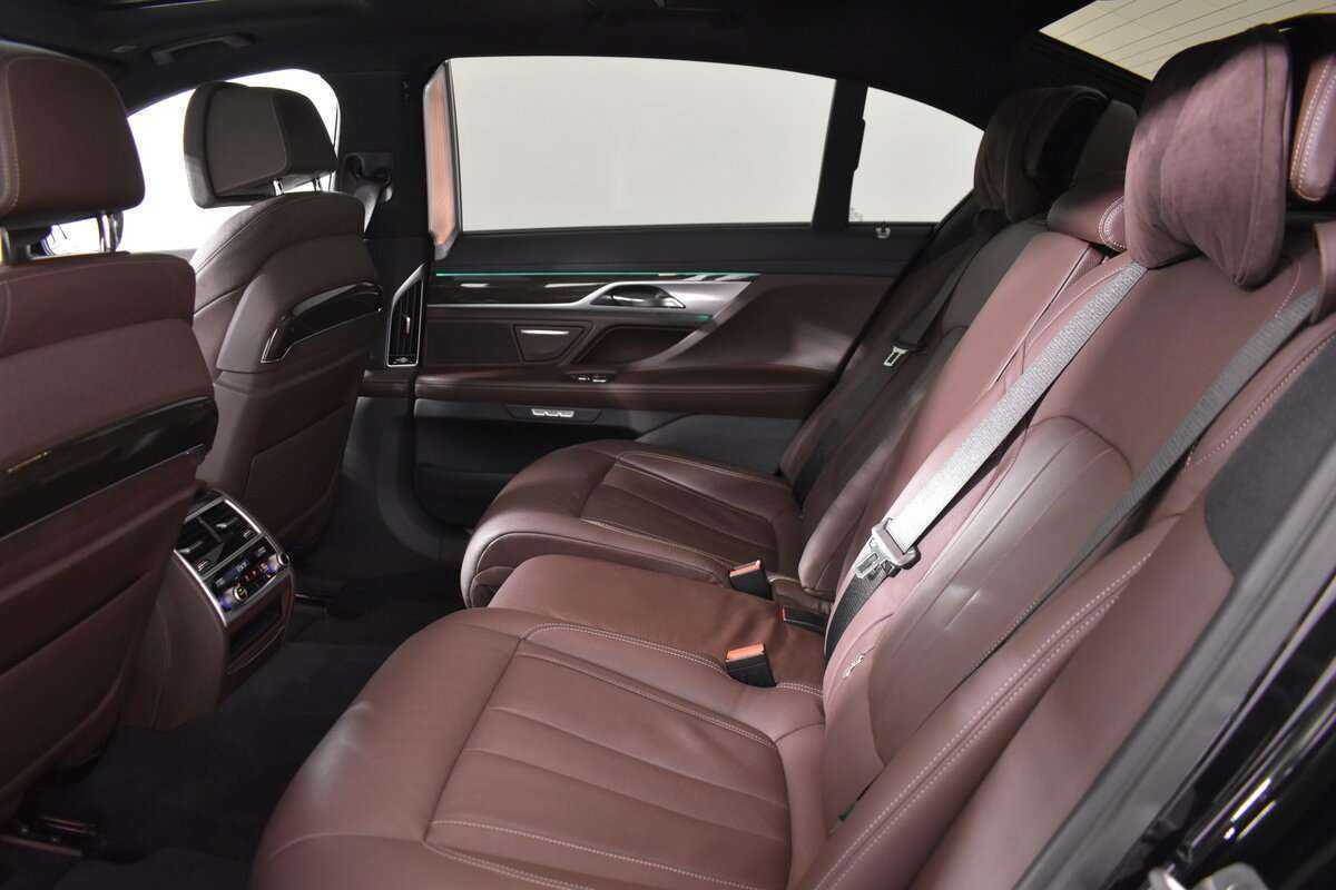 BMW 7 серии с пробегом — 2017 год. Фото: #8