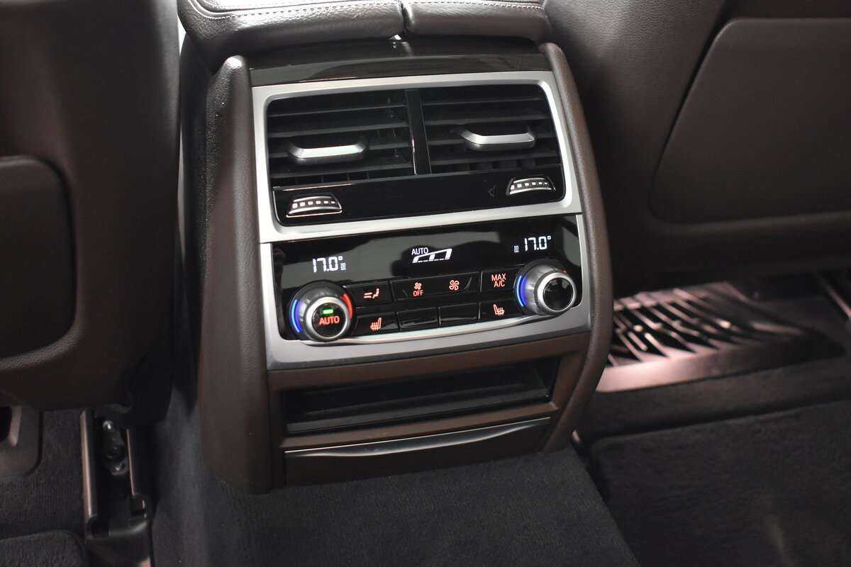 BMW 7 серии с пробегом — 2017 год. Фото: #10