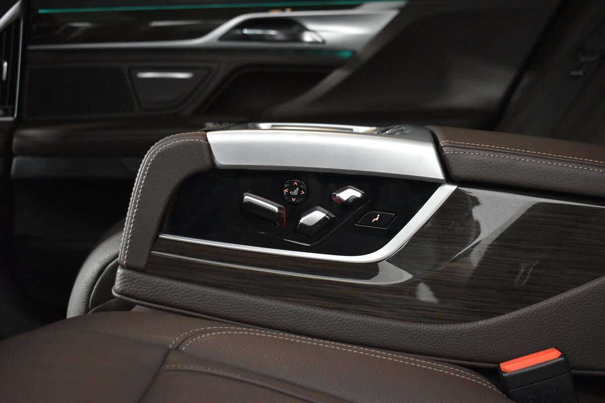 BMW 7 серии с пробегом — 2017 год. Фото: #12