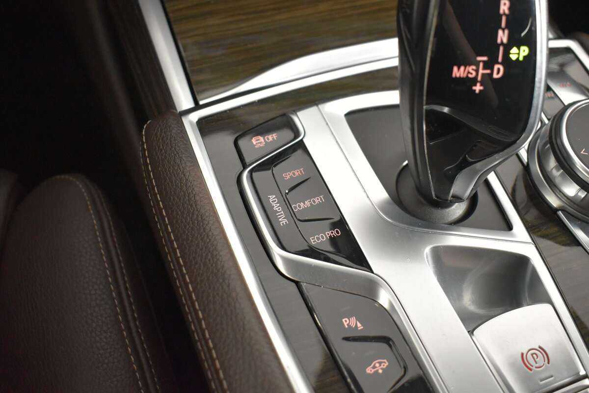 BMW 7 серии с пробегом — 2017 год. Фото: #23