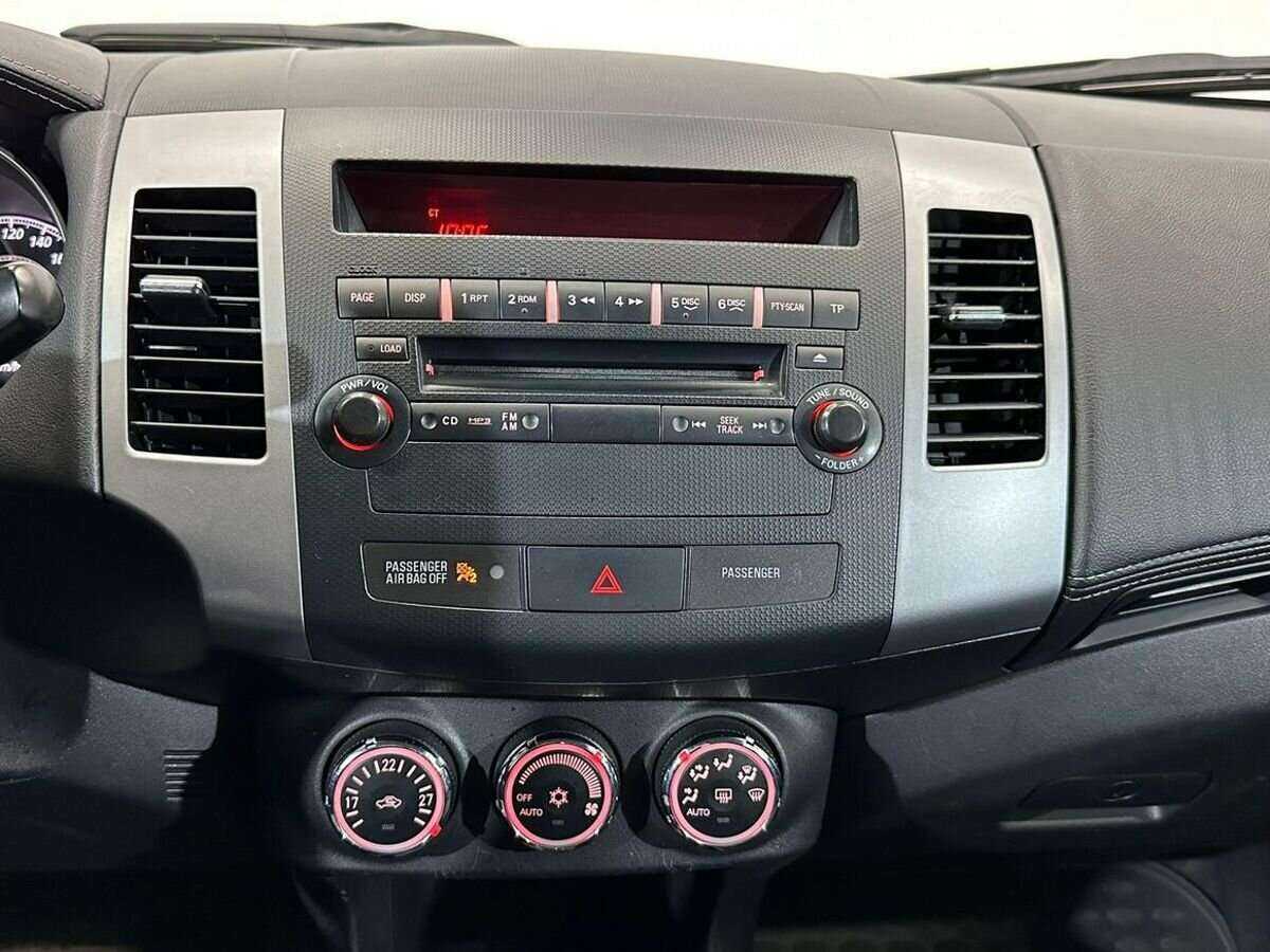 Mitsubishi Outlander с пробегом — 2010 год. Фото: #12