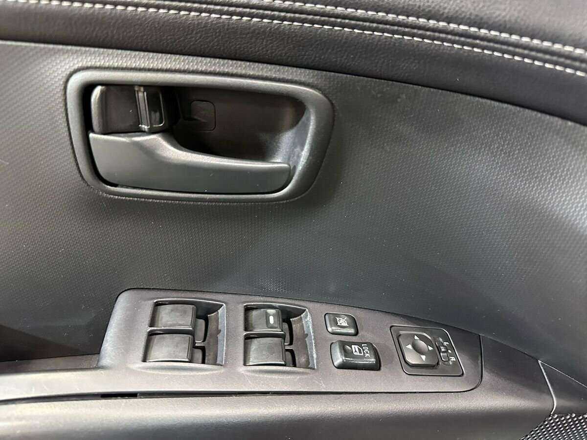 Mitsubishi Outlander с пробегом — 2010 год. Фото: #13