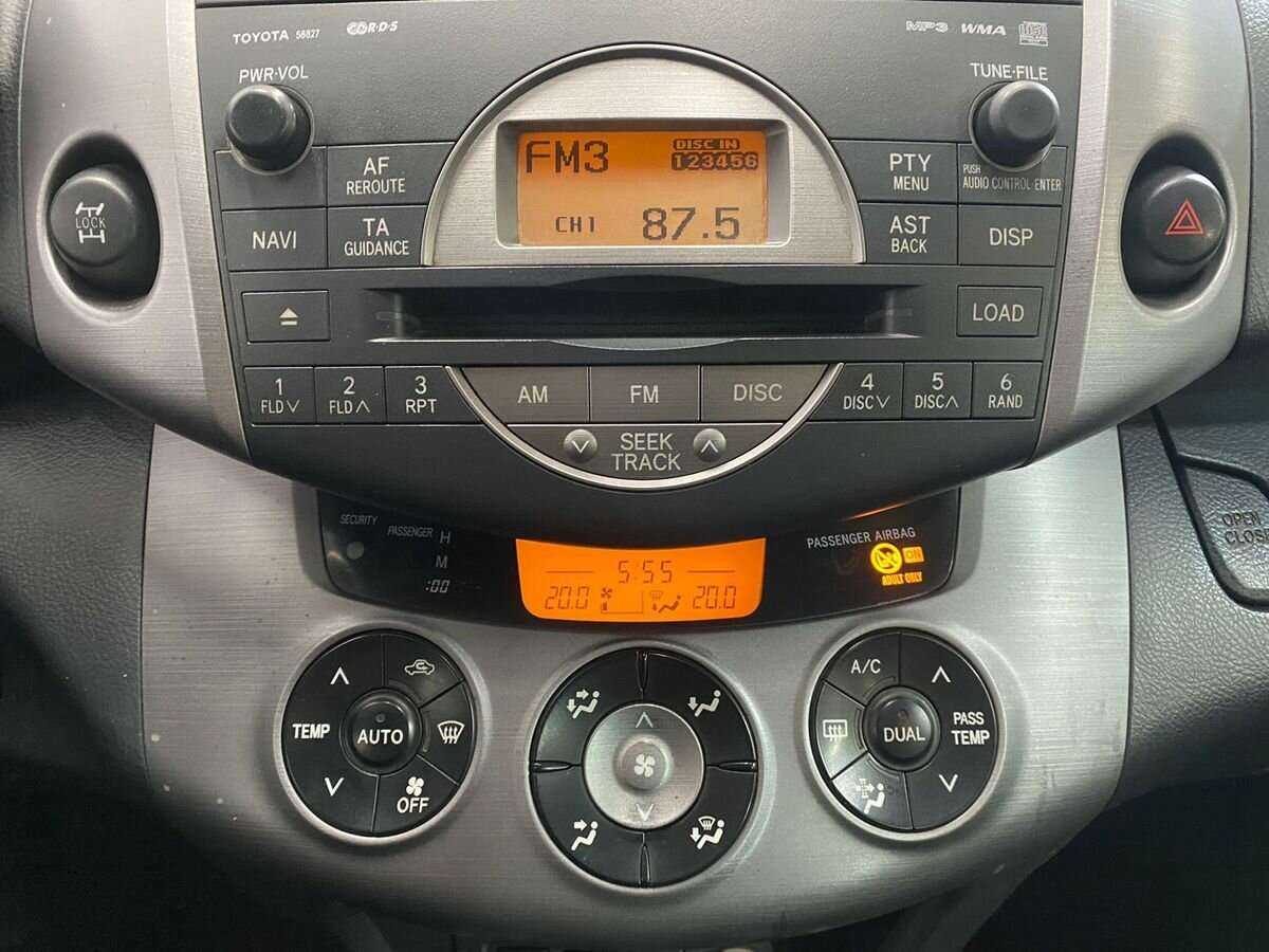 Toyota RAV4 с пробегом — 2007 год. Фото: #13