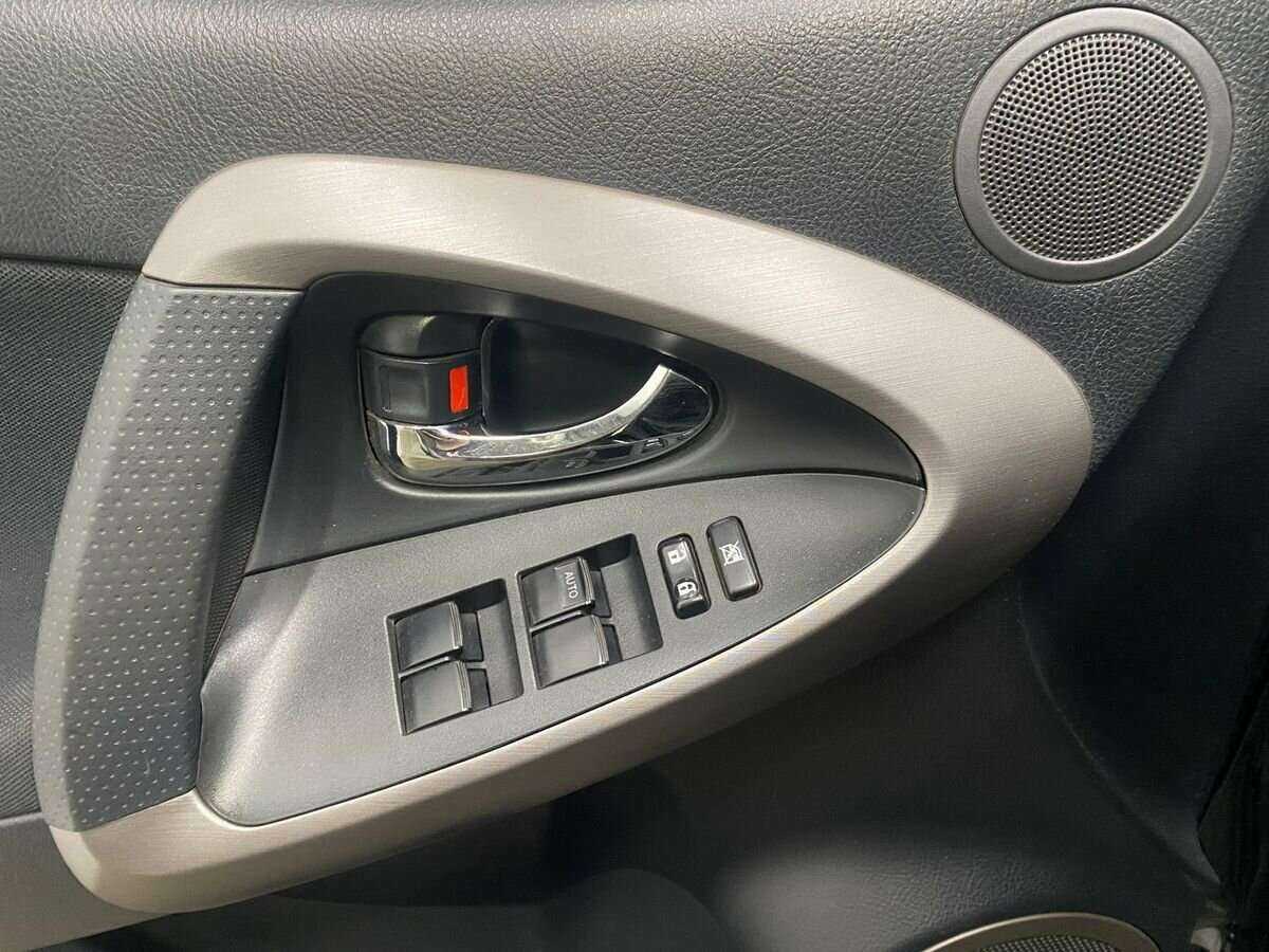 Toyota RAV4 с пробегом — 2007 год. Фото: #16