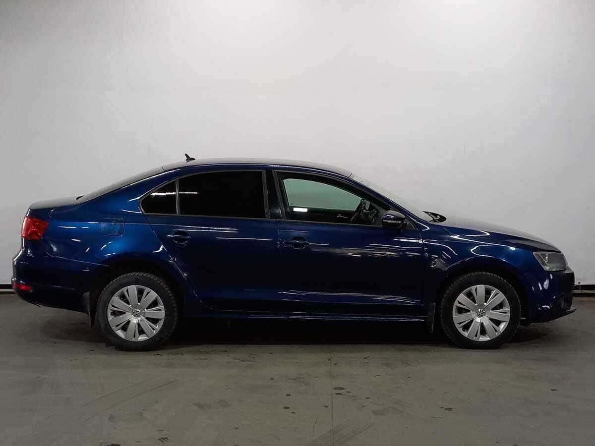 Volkswagen Jetta с пробегом — 2011 год. Фото: #3