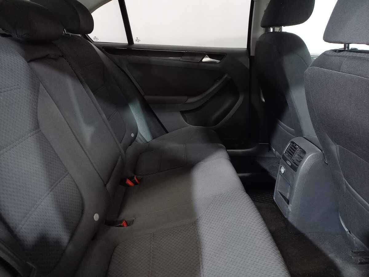 Volkswagen Jetta с пробегом — 2011 год. Фото: #10