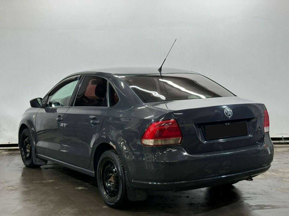 Volkswagen Polo с пробегом — 2011 год. Фото: #6