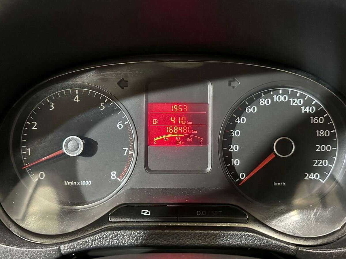 Volkswagen Polo с пробегом — 2011 год. Фото: #11