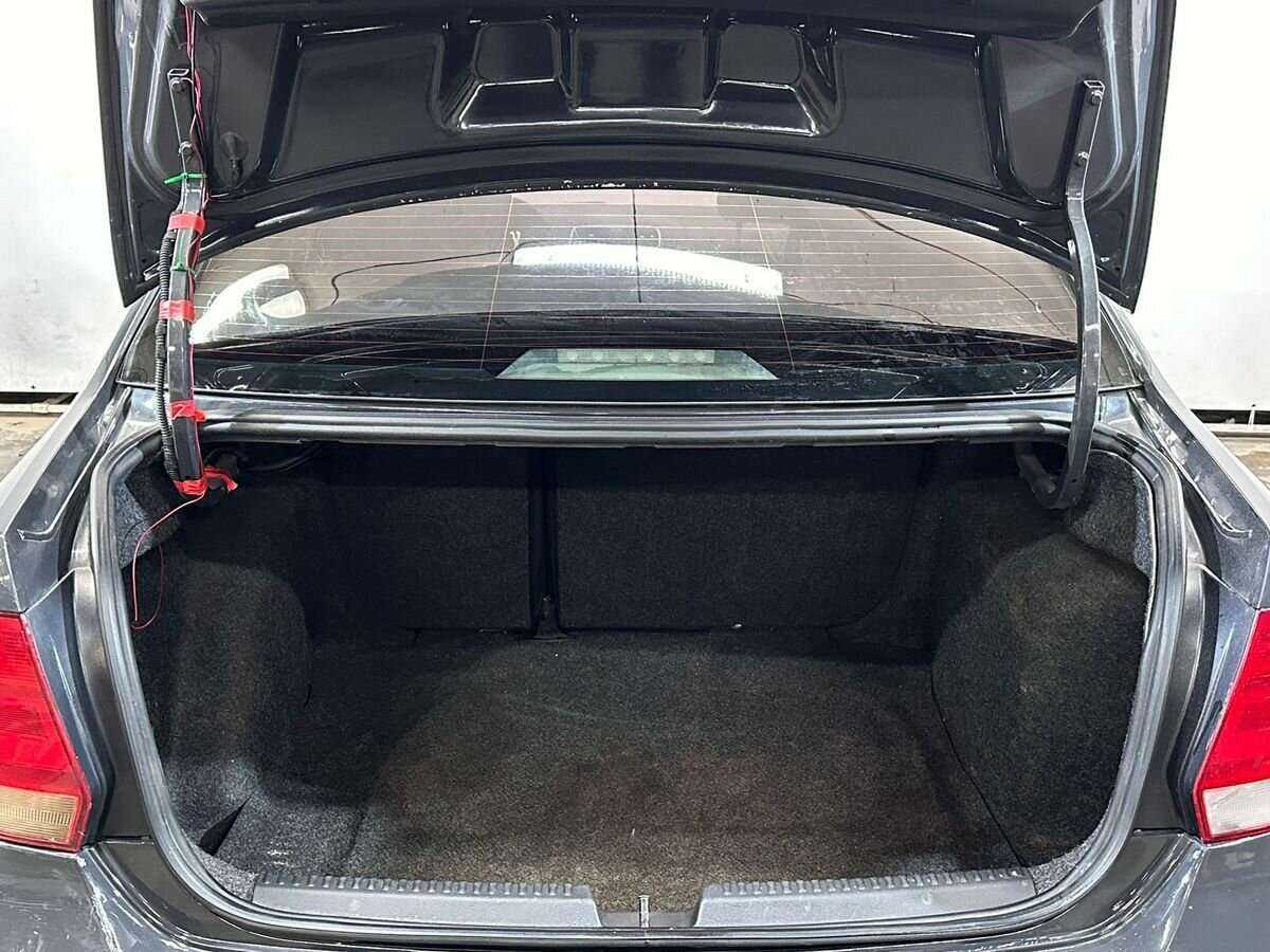 Volkswagen Polo с пробегом — 2011 год. Фото: #13