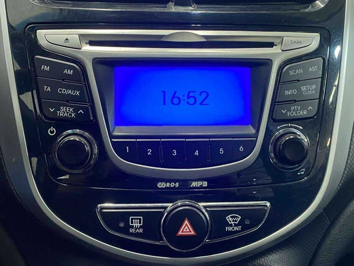 Hyundai Solaris с пробегом — 2012 год. Фото: #13