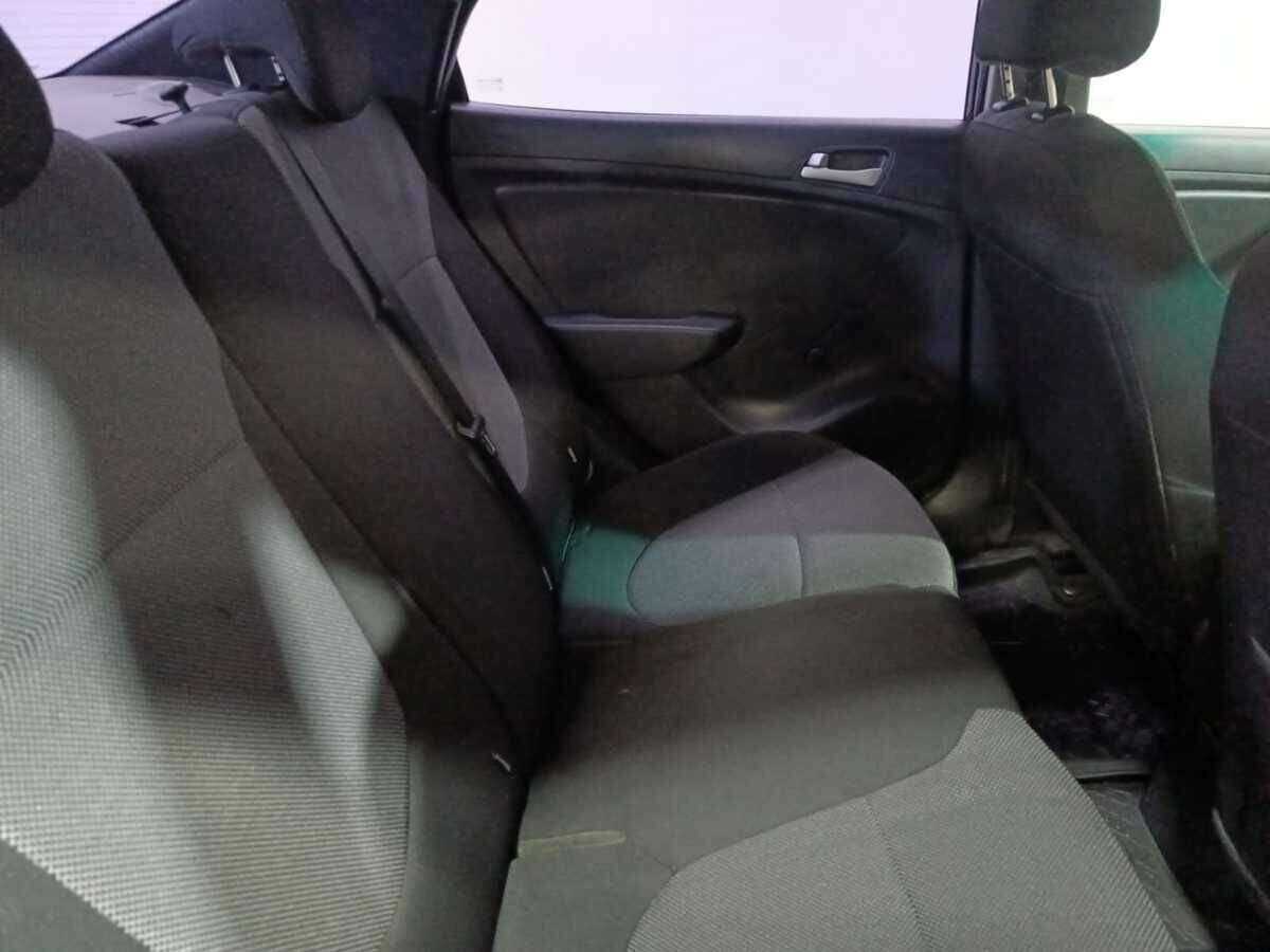 Hyundai Solaris с пробегом — 2012 год. Фото: #10