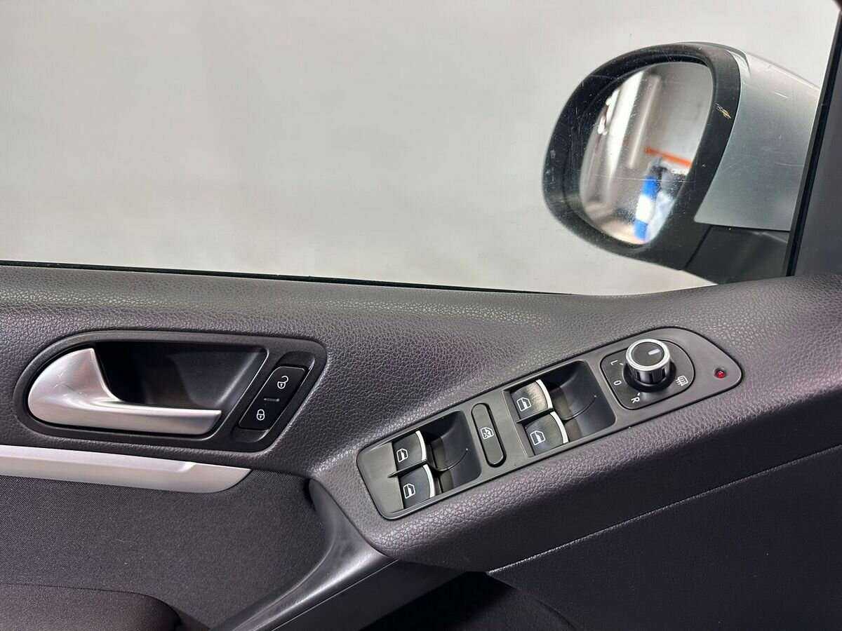 Volkswagen Tiguan с пробегом — 2011 год. Фото: #11