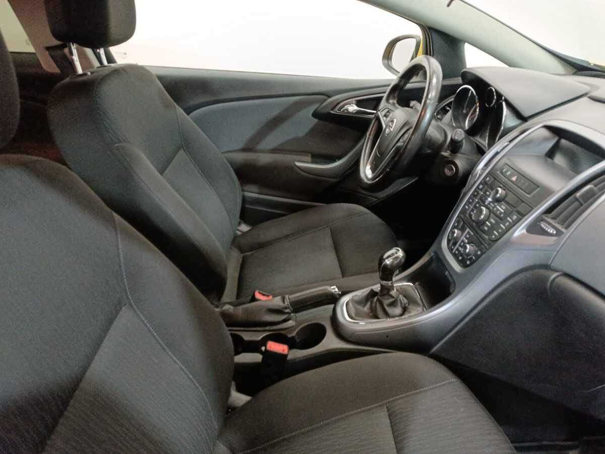 Opel Astra с пробегом — 2013 год. Фото: #8