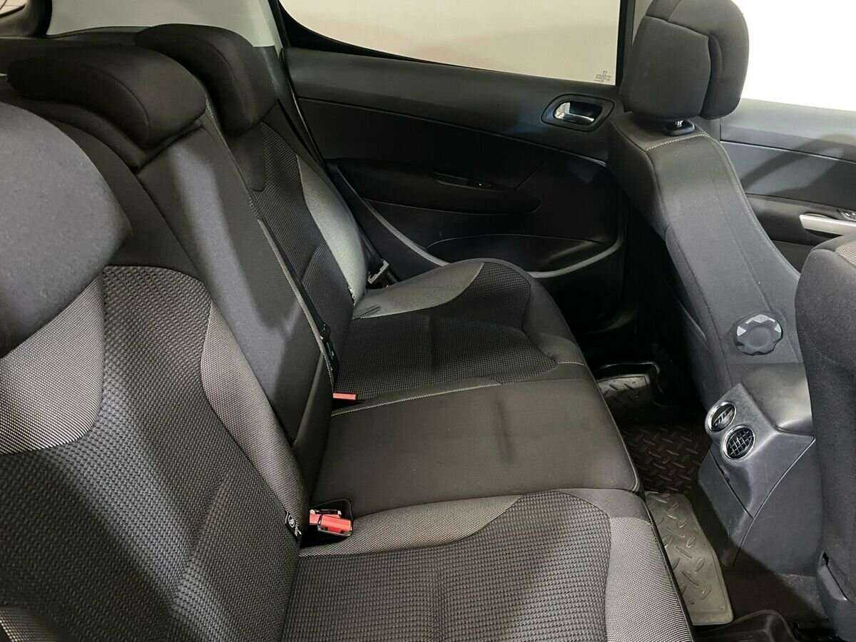 Peugeot 308 с пробегом — 2008 год. Фото: #10