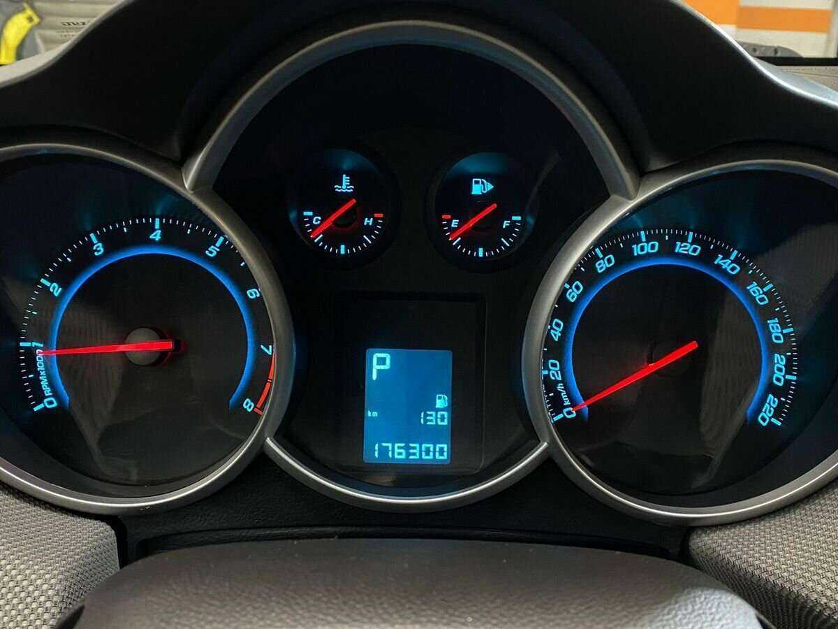 Chevrolet Cruze с пробегом — 2011 год. Фото: #12