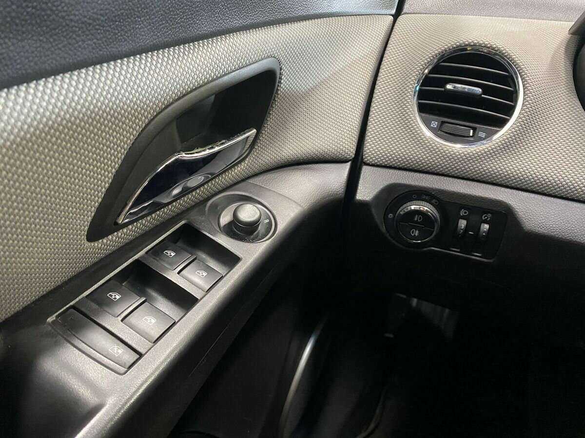 Chevrolet Cruze с пробегом — 2011 год. Фото: #15