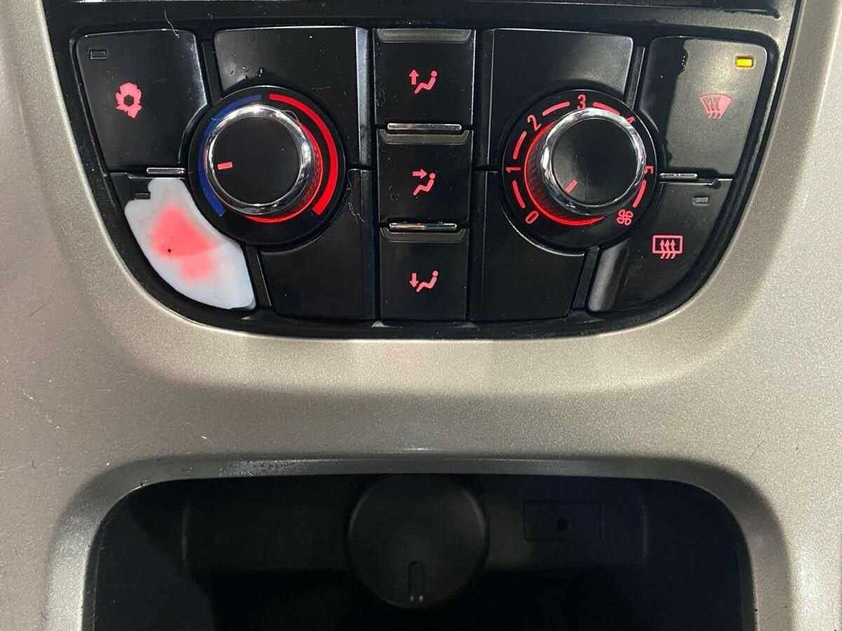 Opel Astra с пробегом — 2010 год. Фото: #13